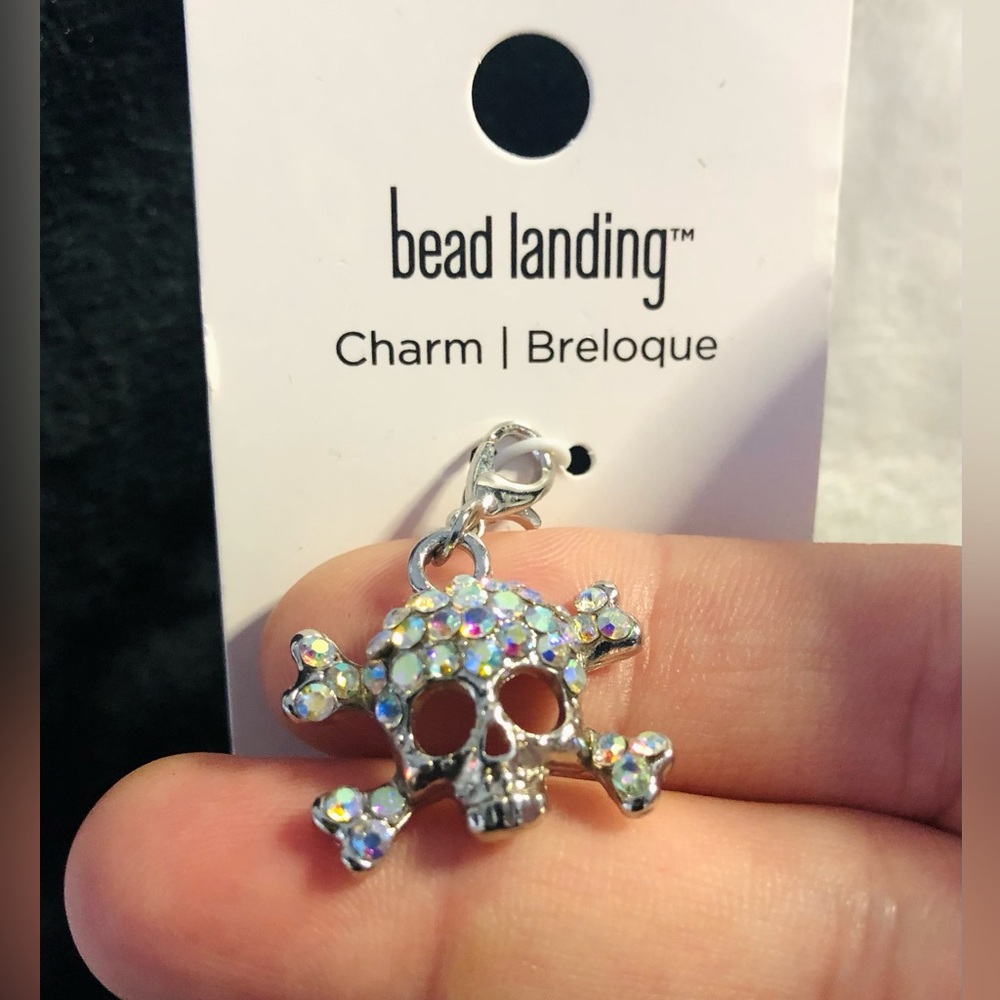 Skull + Crossbones - Bag Charm - New - Picture 3 of 3
